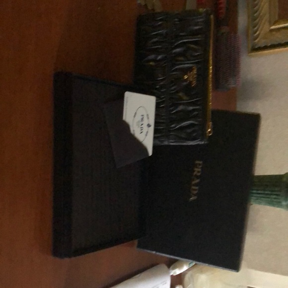 Prada clutch - Picture 5 of 6